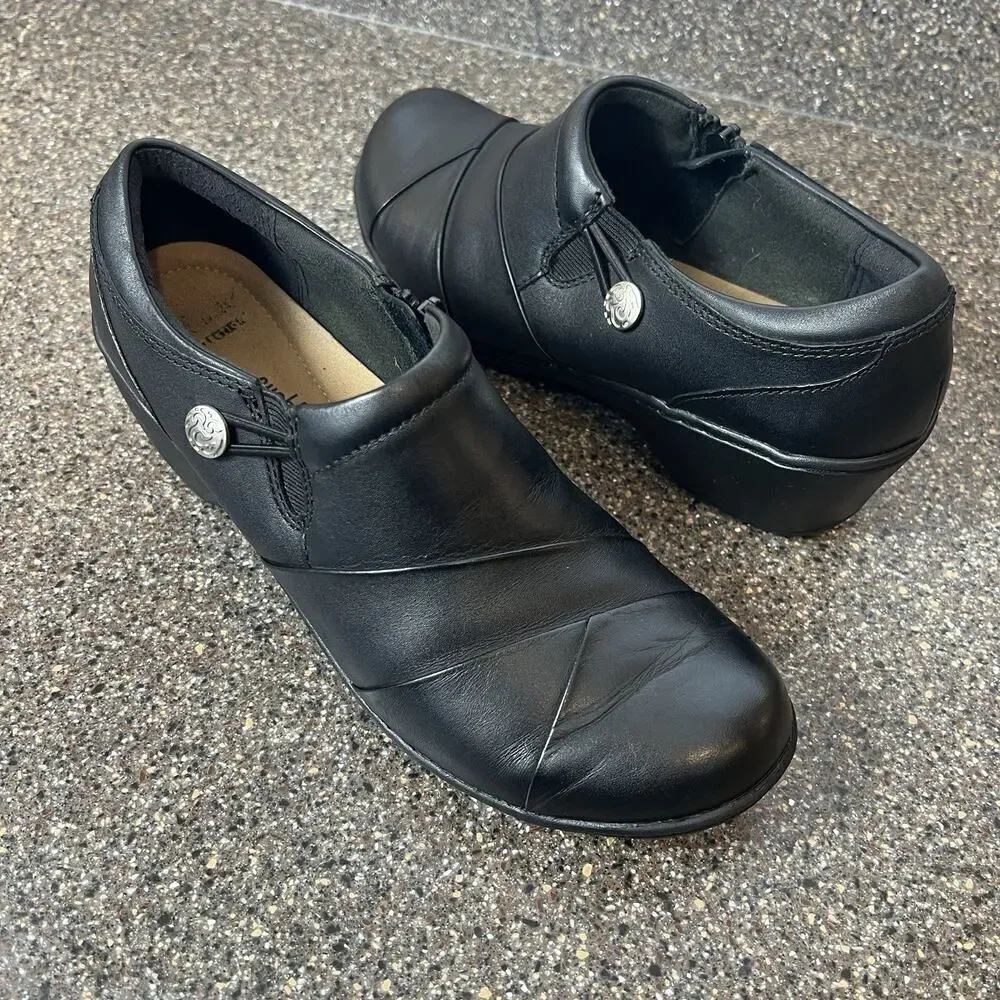 Clarks Collection Women's Sz 8 M Leather Heels Comfort Casual Black Zip On Shoes